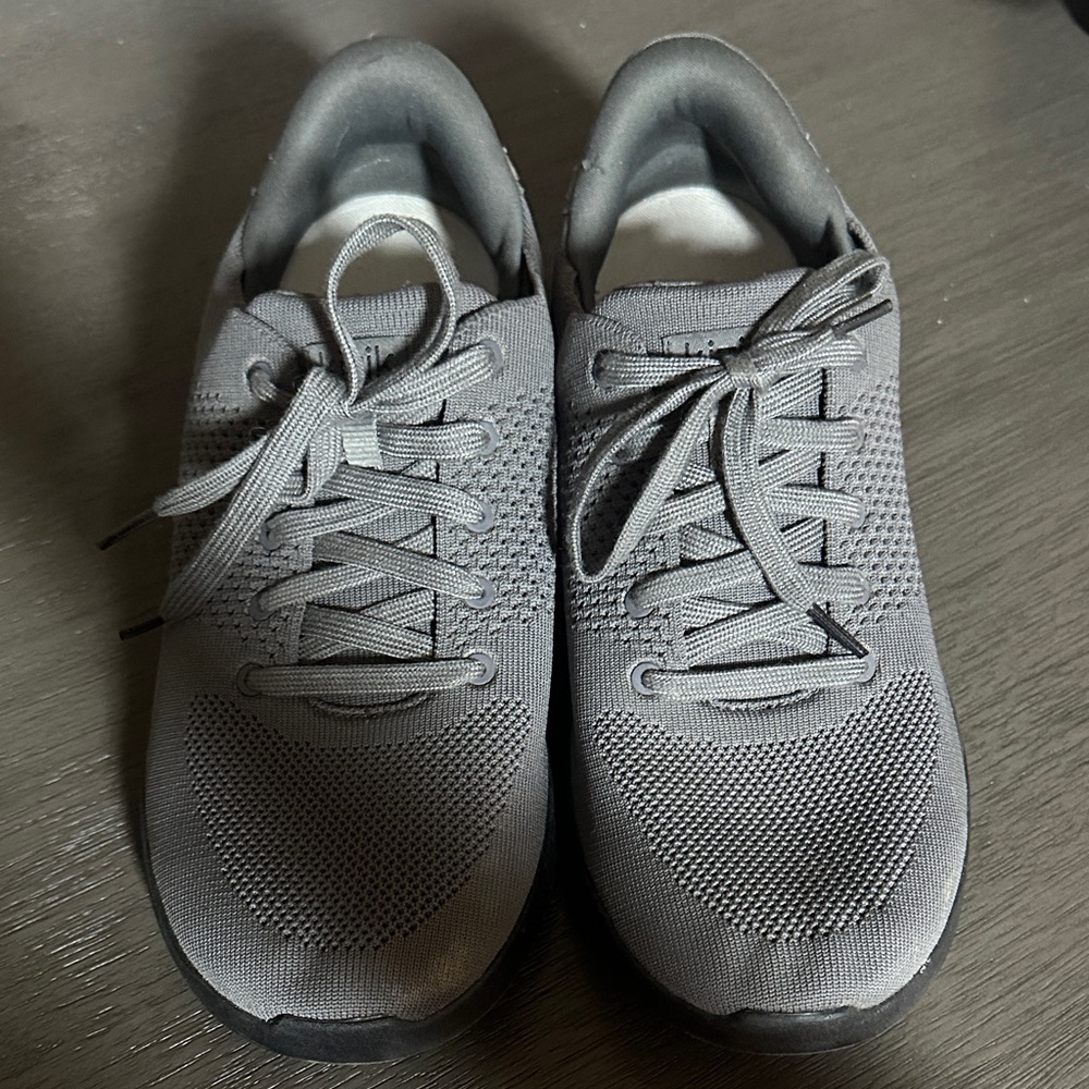 Stylish Gray Men's Sneakers